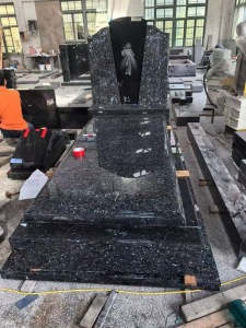 Monument Distributor