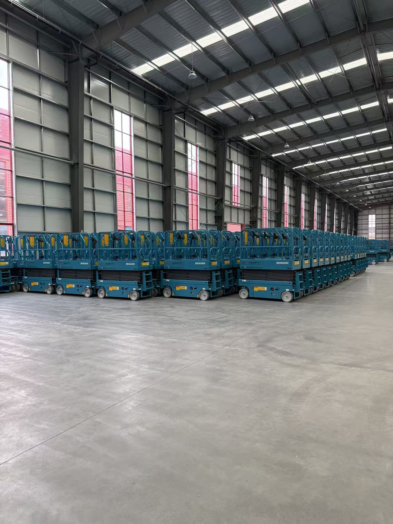 Bulk Production Stock of Self-propelled Scissor Lifts