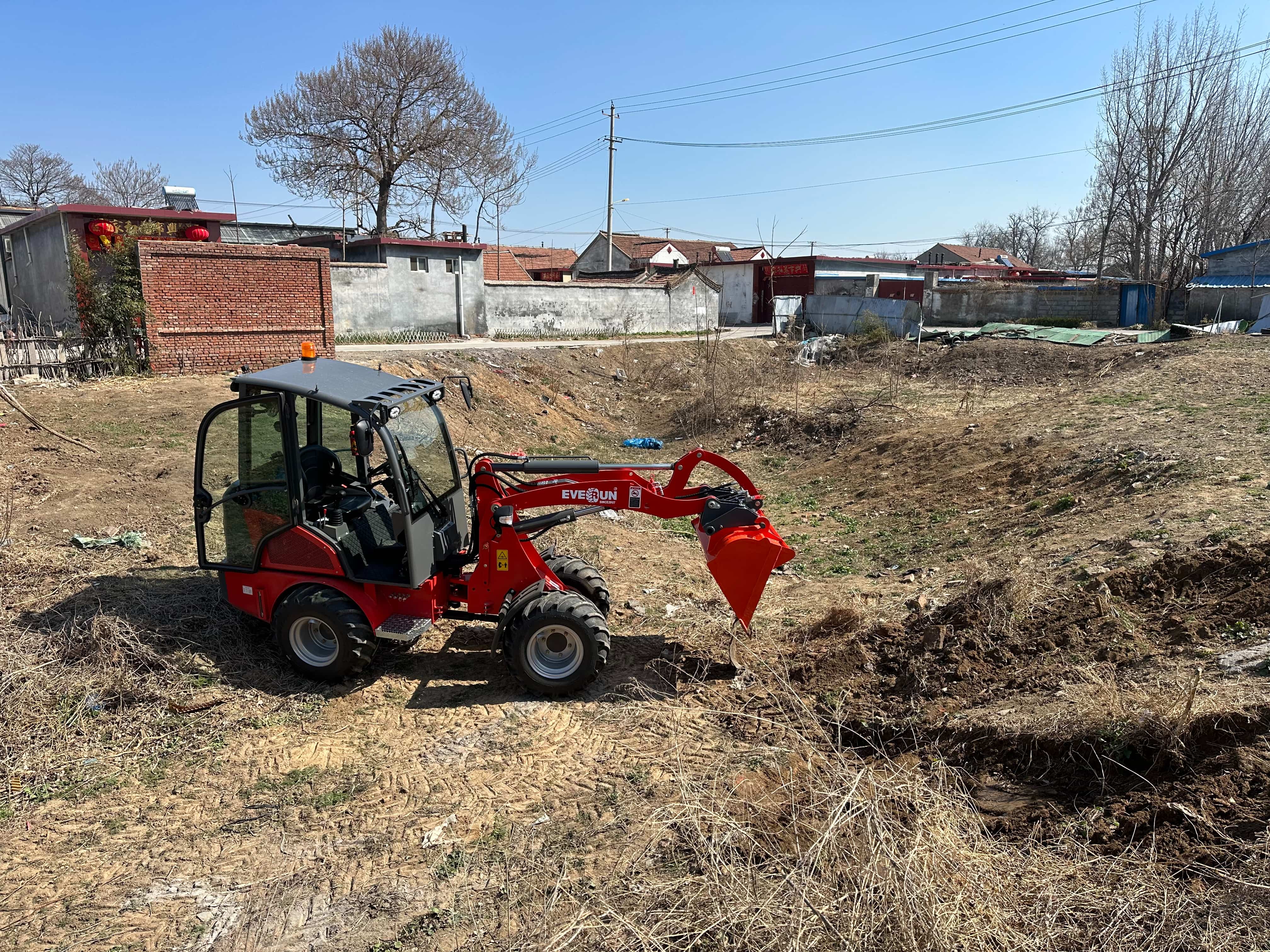EVERUN ER11HT telescopic wheel loader in operation
