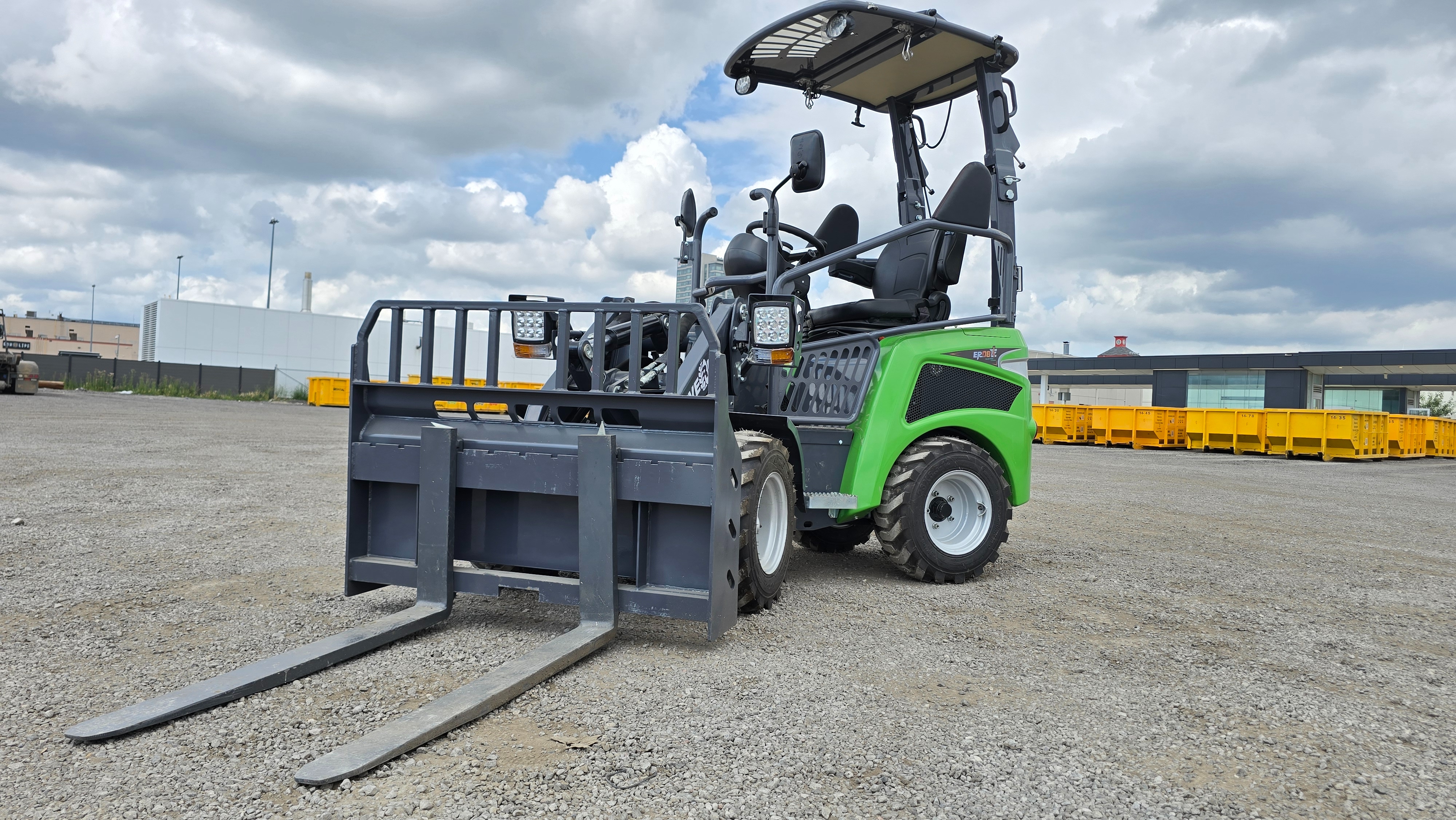 EVERUN ER08E electric wheel loader for indoor and zero-emission tasks