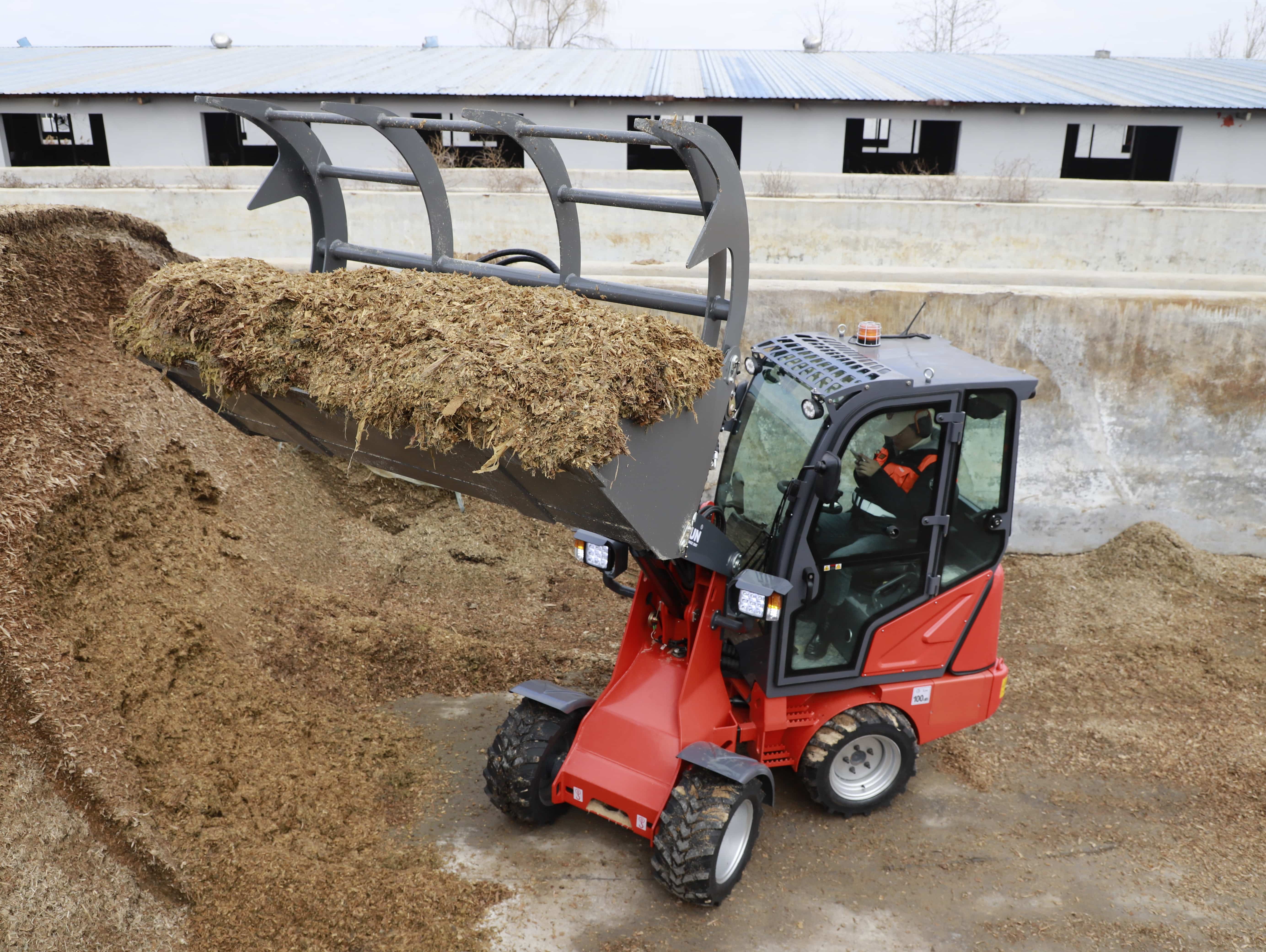 EVERUN wheel loader ER1220 in a construction yard