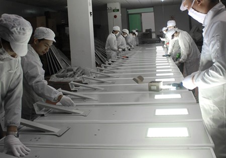 Integrated solar street light assembly line