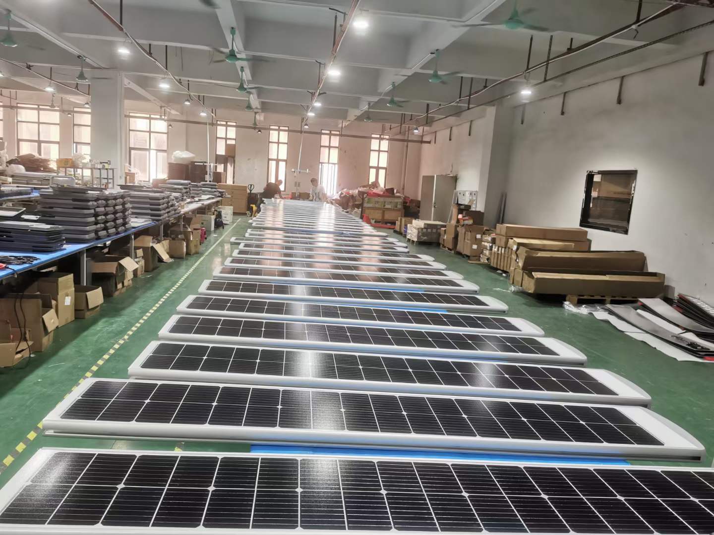 Cmoonlight's solar street light production workshop