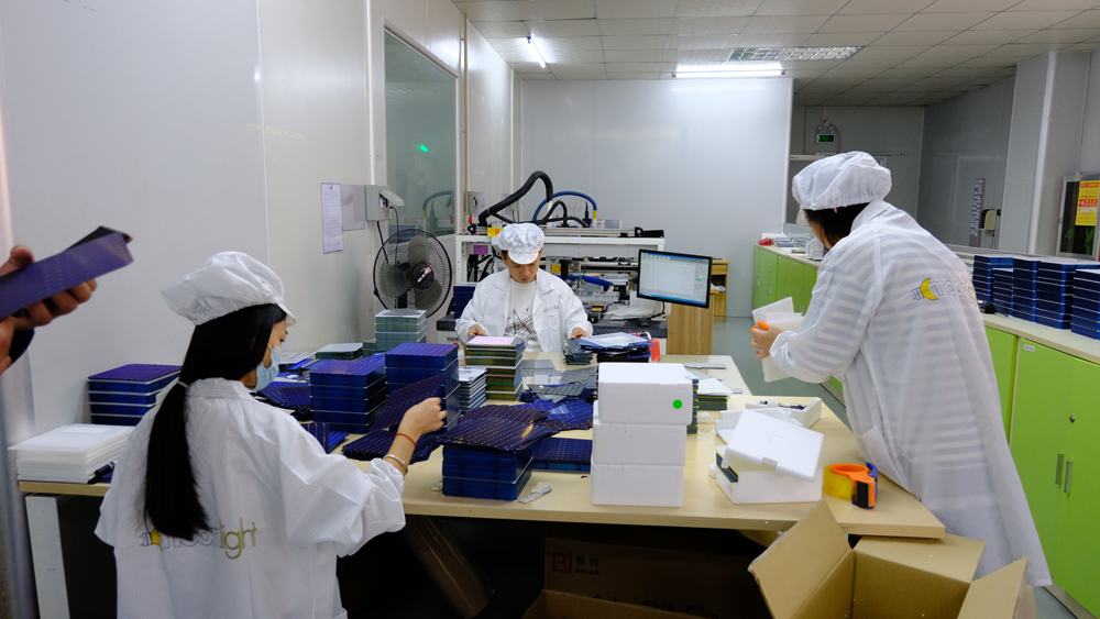 R&D team discussing solar streetlight innovation