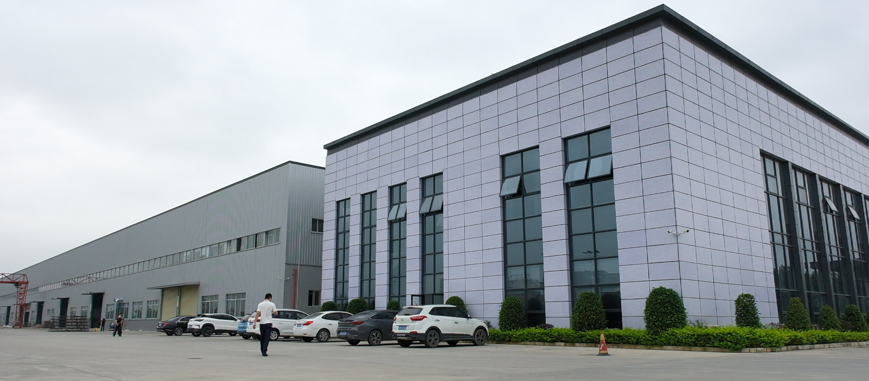 Cmoonlight's 20,000 square meter factory