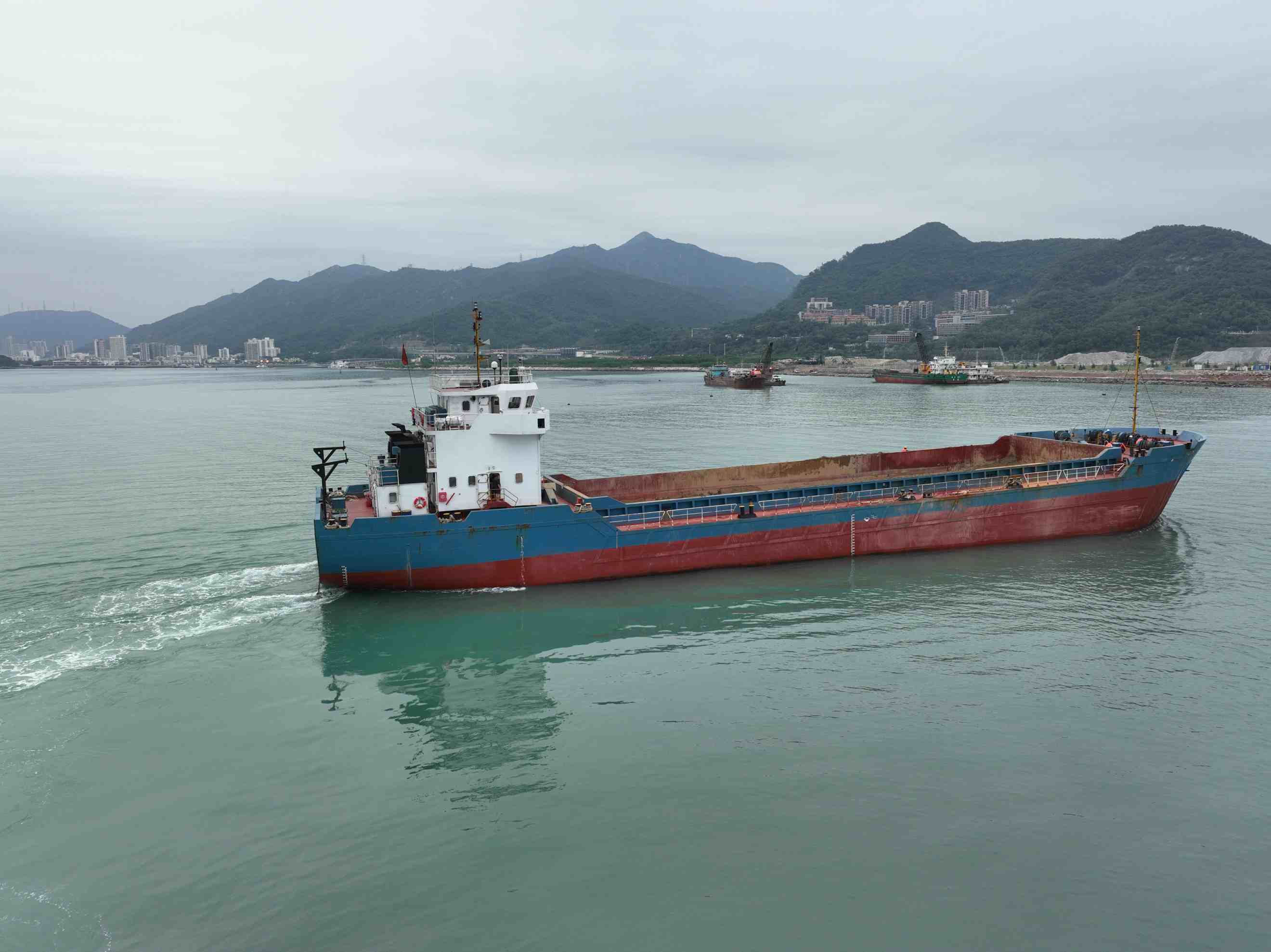 Yanyang Marine 2300 m3 split hopper barge for coastal and inland waterway spoil transport
