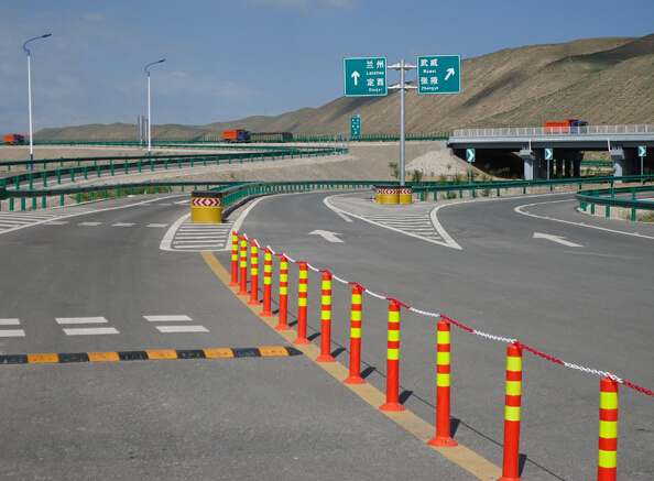 Mnsd warning posts in a traffic delineation scene showing flexible posts at road intersection