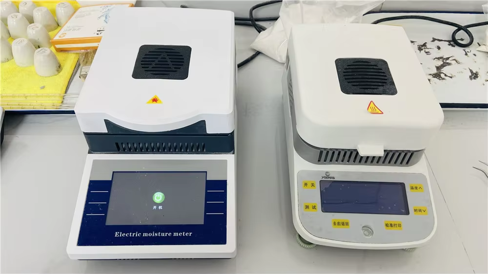 Electronic moisture meter used for HPMC batch testing