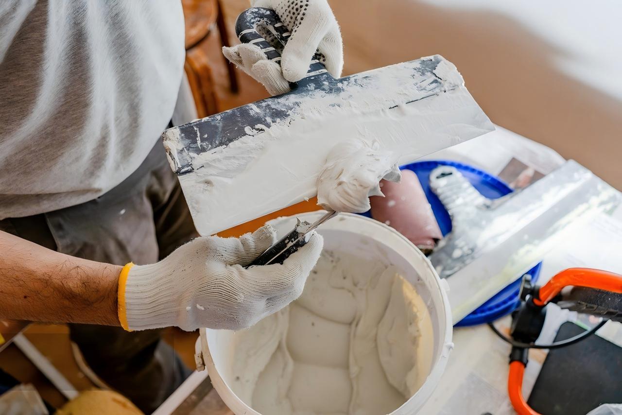 Wall putty applied and trowelled smooth on an interior wall surface