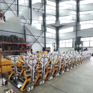 Pallet truck with scale