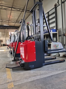 electric stacker
