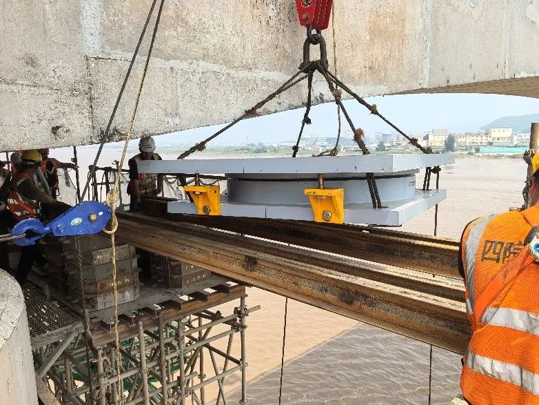JUNYUNHOIST chain blocks applied on highway construction site