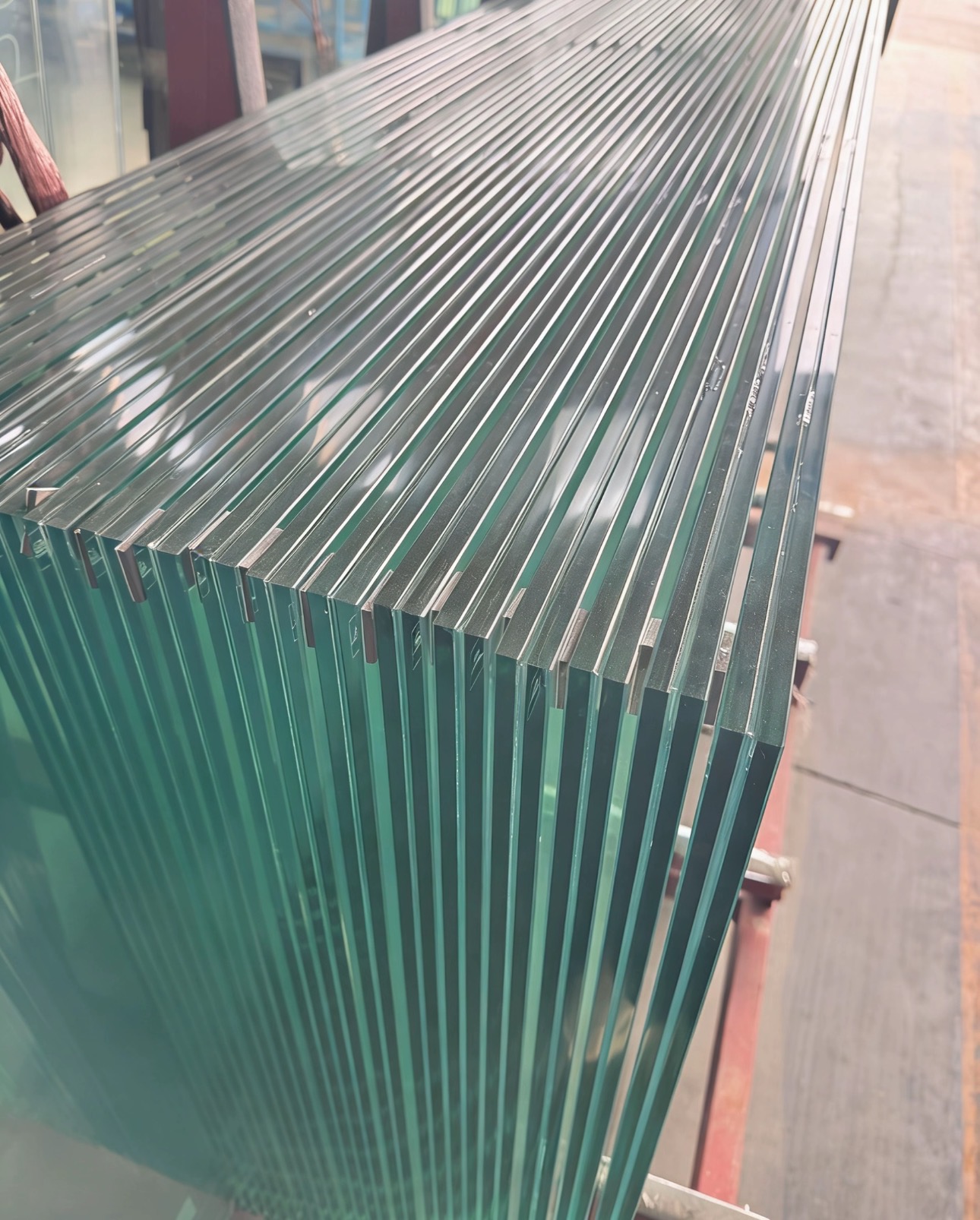 Curved laminated safety glass with PVB interlayer for construction and automotive use