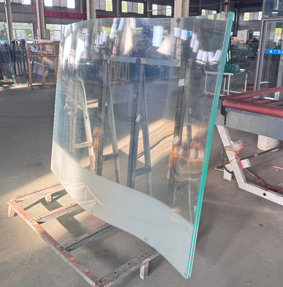 Hyperbolic laminated glass unit produced by a custom building glass supplier