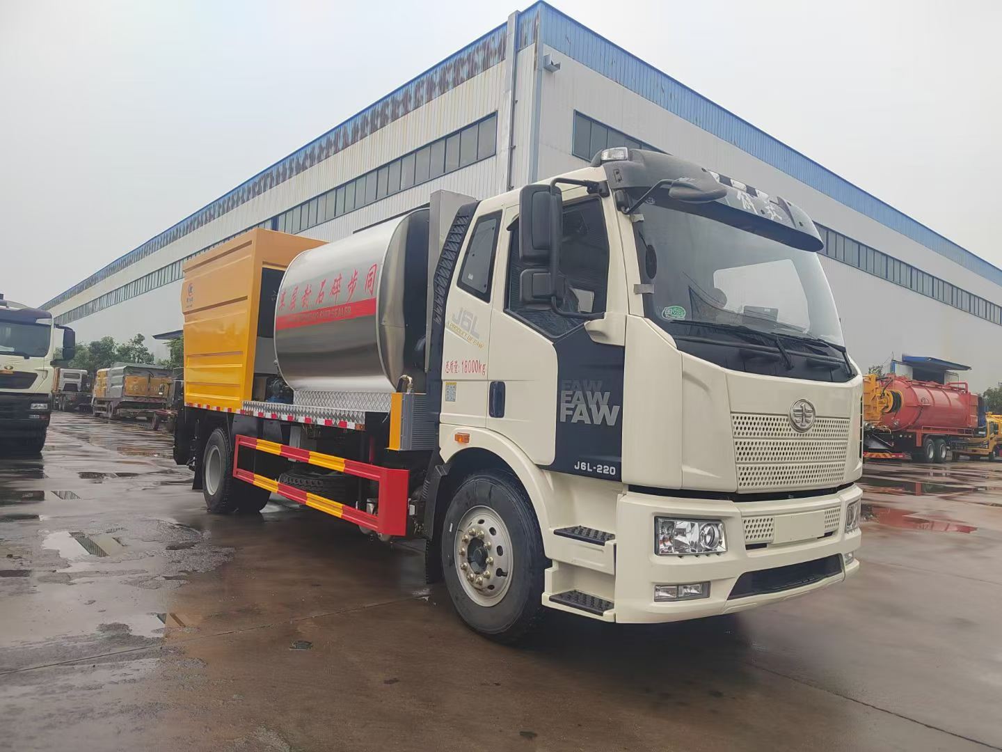 FAW asphalt distributor truck spraying asphalt on road