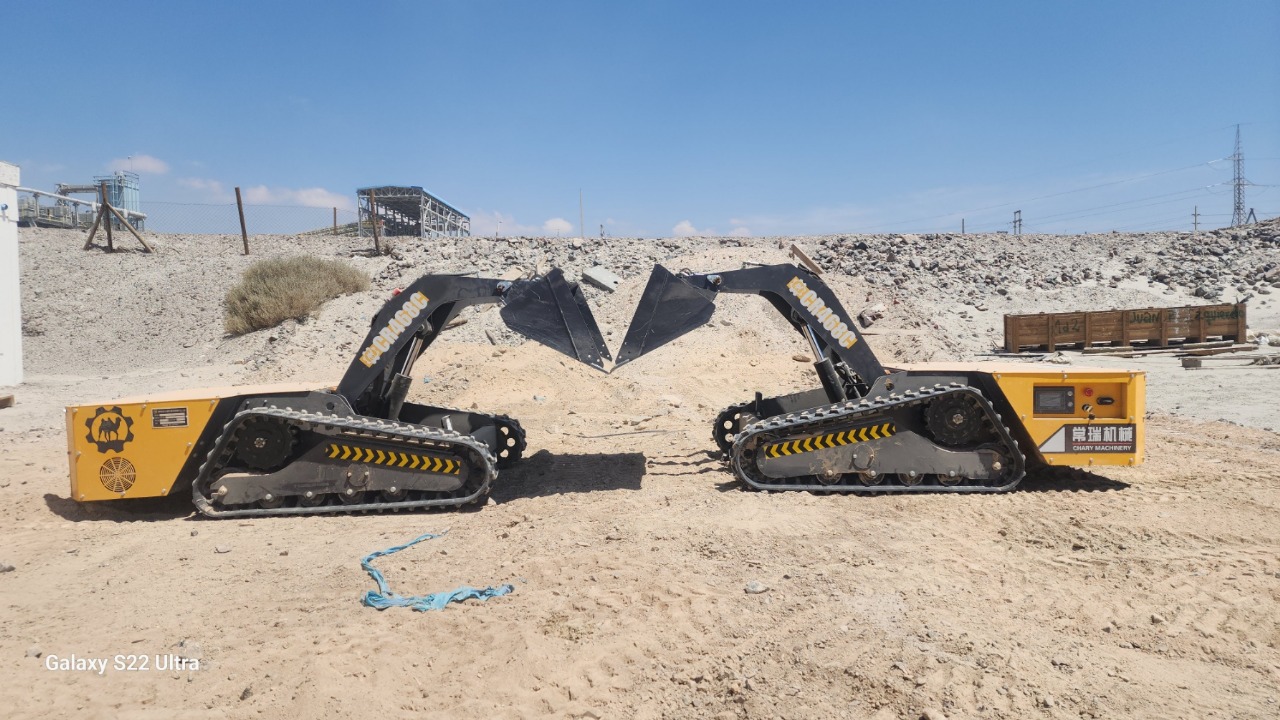 Minidozer working in confined tunnel