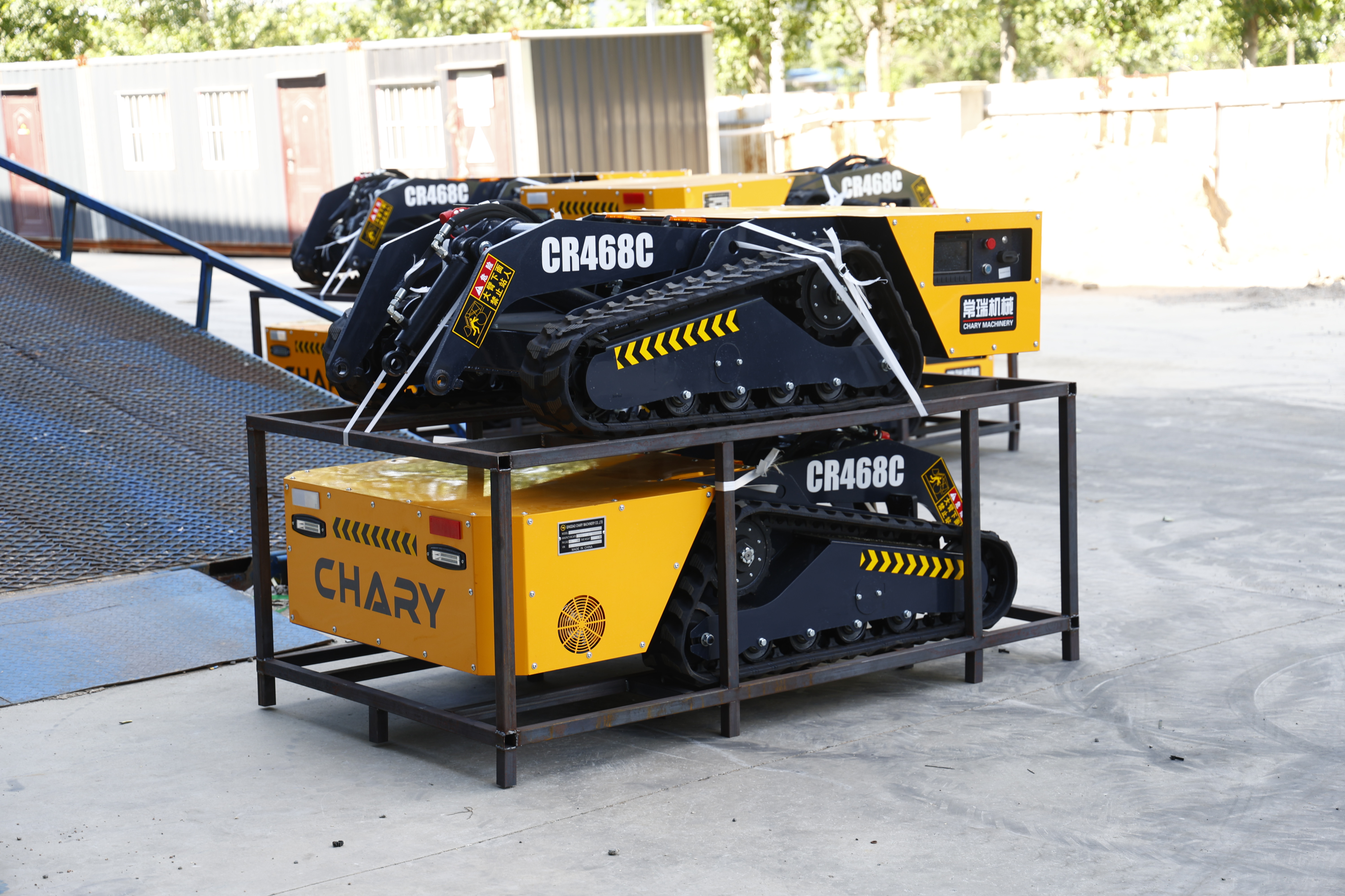 CHARY minidozer on a construction site in operation