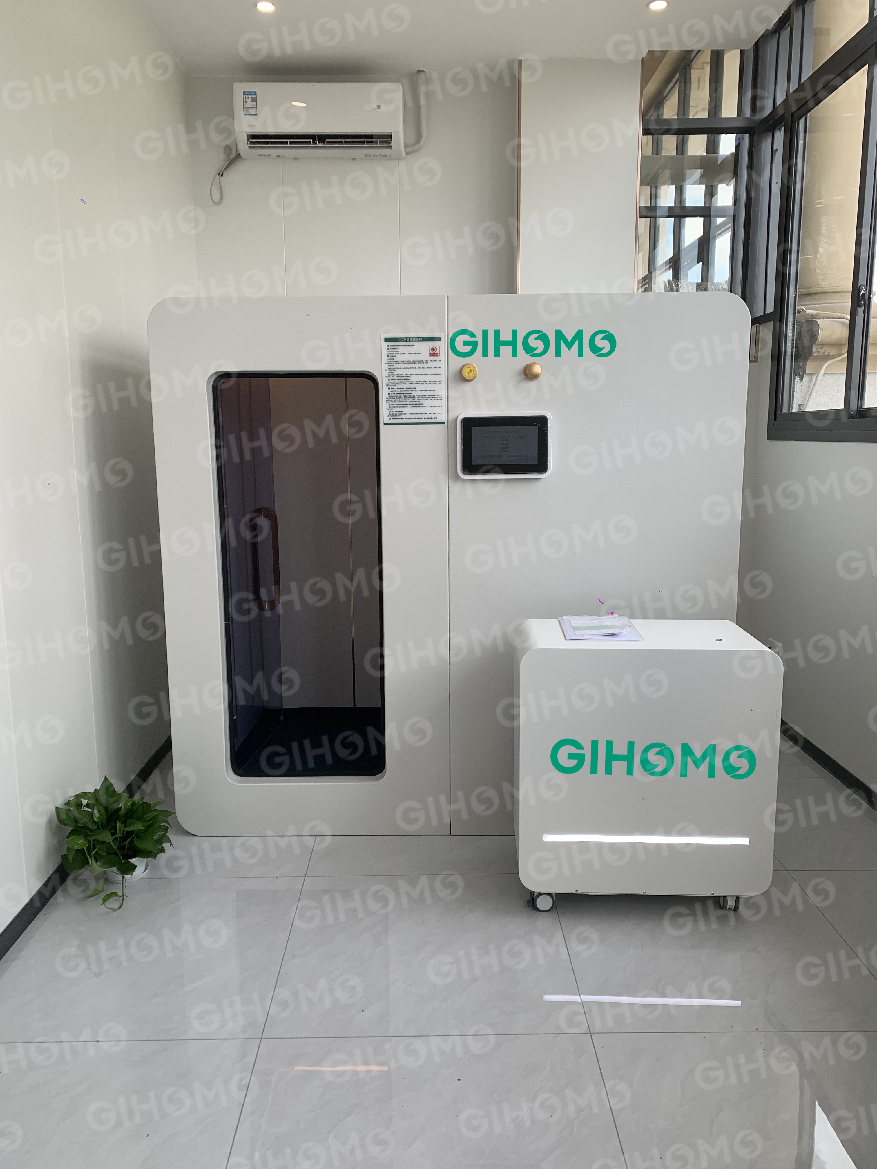 Hyperbaric oxygen chamber for gym use