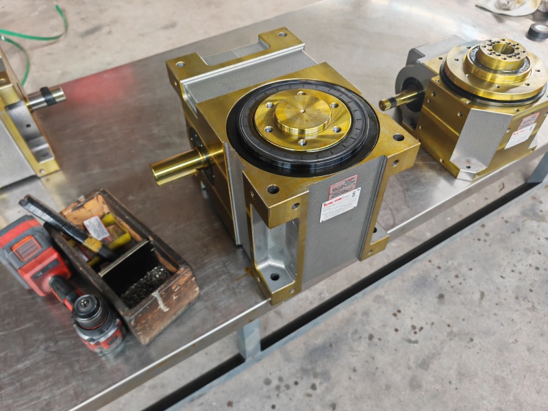 DF Series cam indexer with heavy-duty cam and follower mechanism