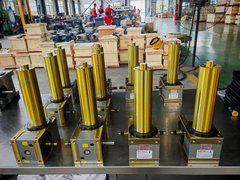 Cam indexers in automation for beverage filling line
