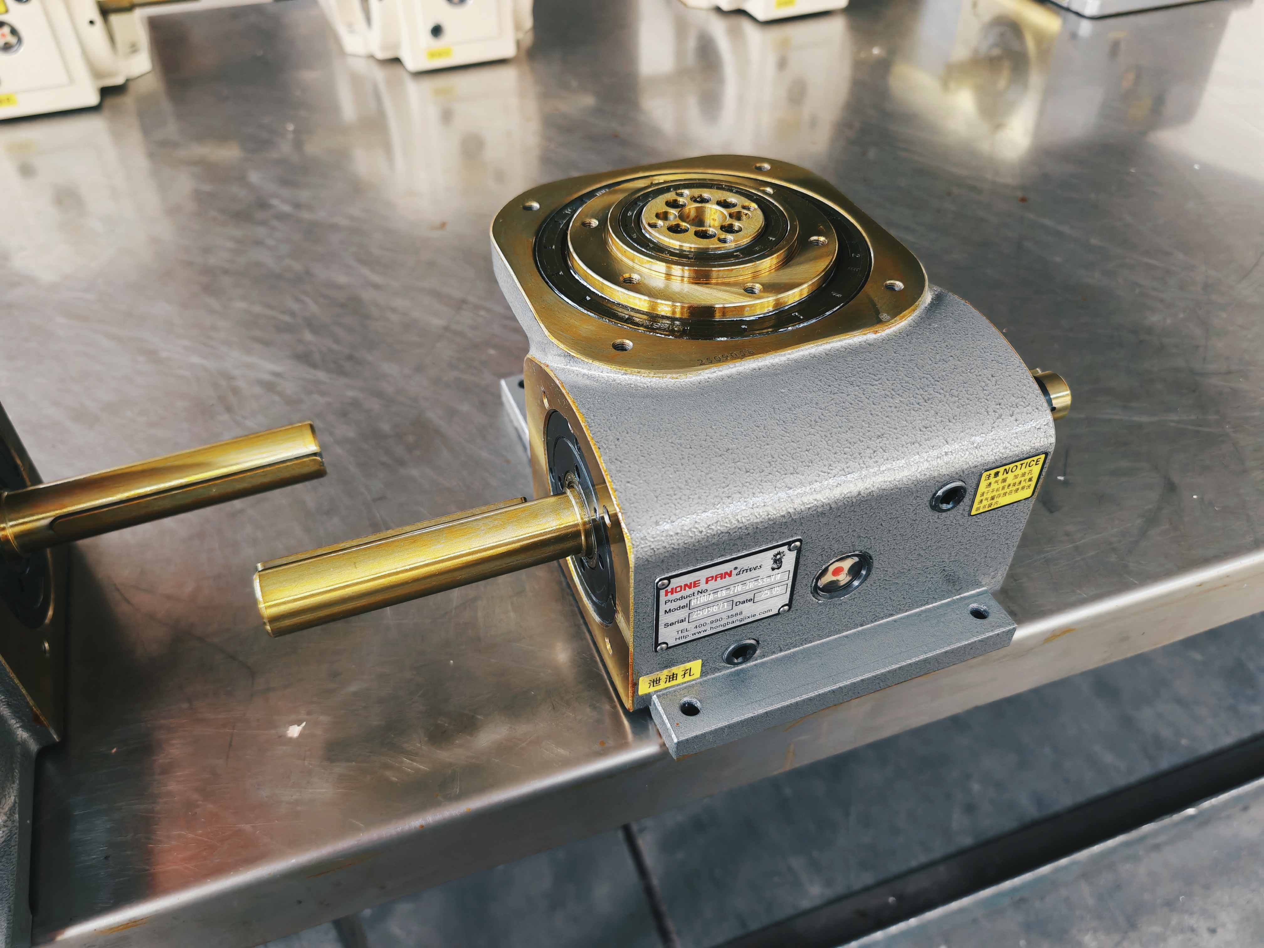 Cam Indexer for Packaging Machinery Ultra-thin table output (DA) cam indexer used in packaging machines