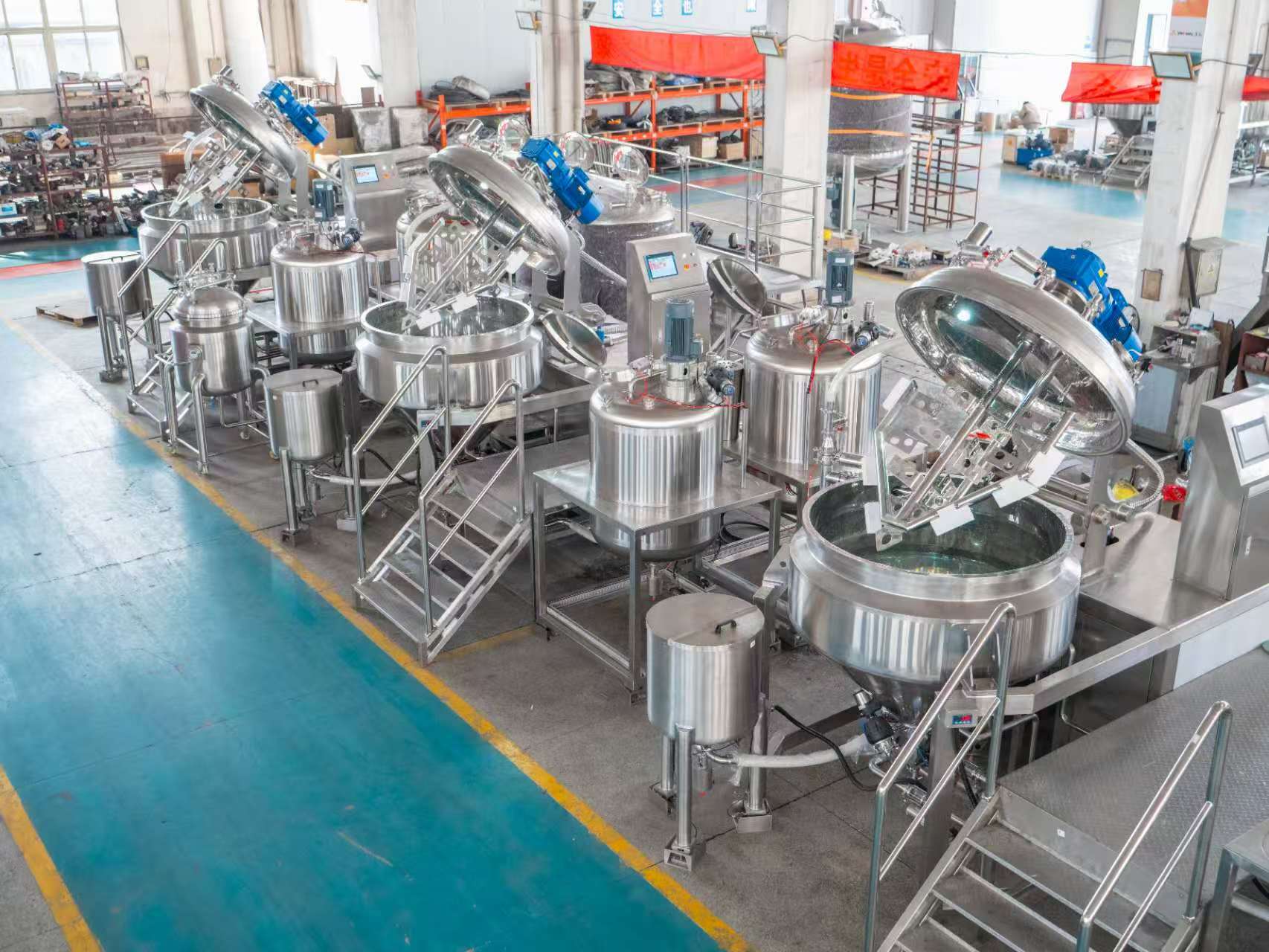 MixCore Vacuum Homogenizing mixer close-up view
