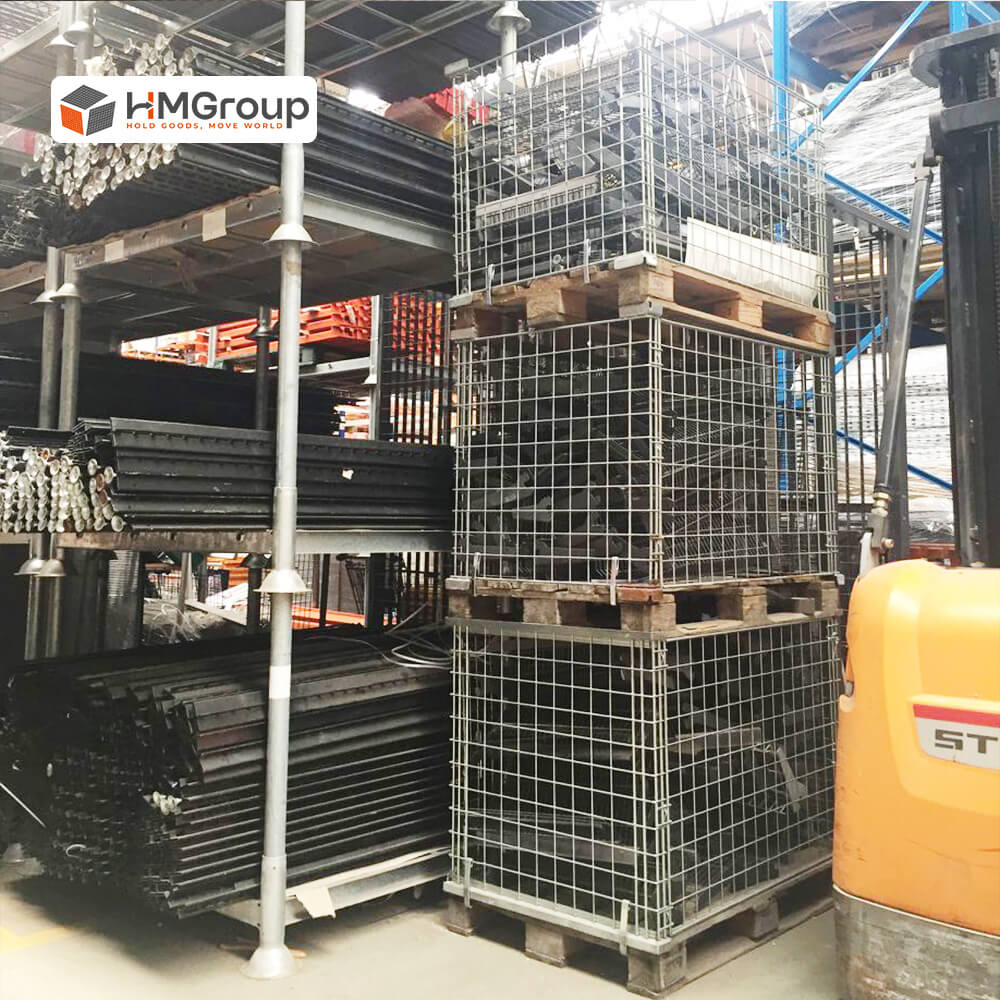 Stacked HM-CP001 containers