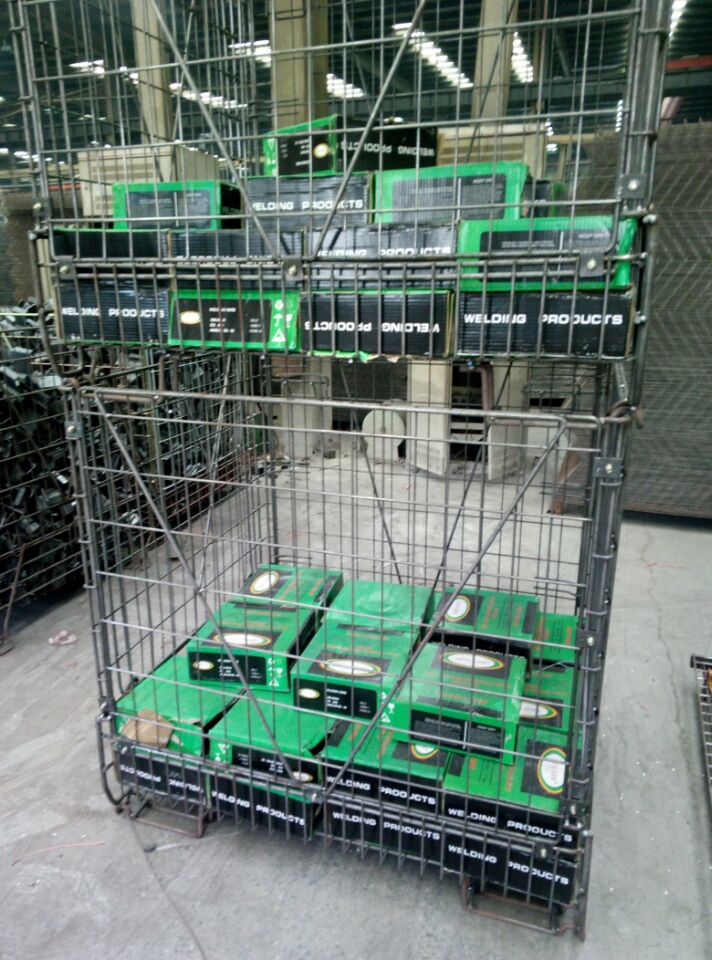 Stacking and loading test of a heavy duty wire container at HM Group