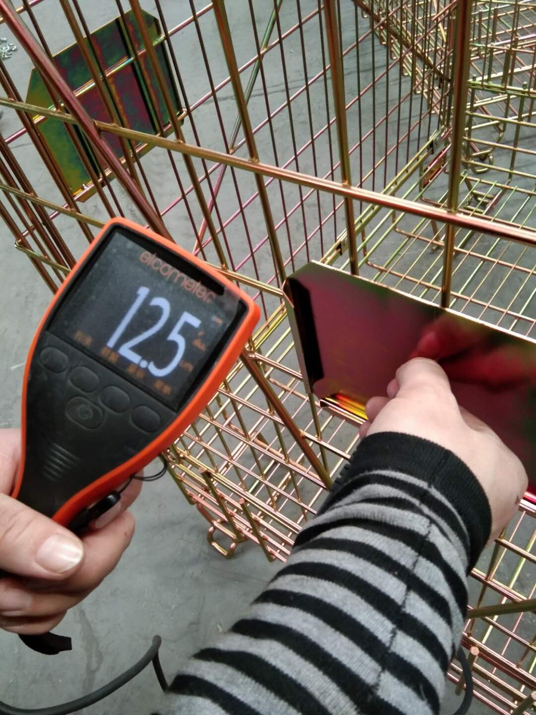 Zinc thickness testing on wire container surface