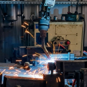 welding robot (10)
