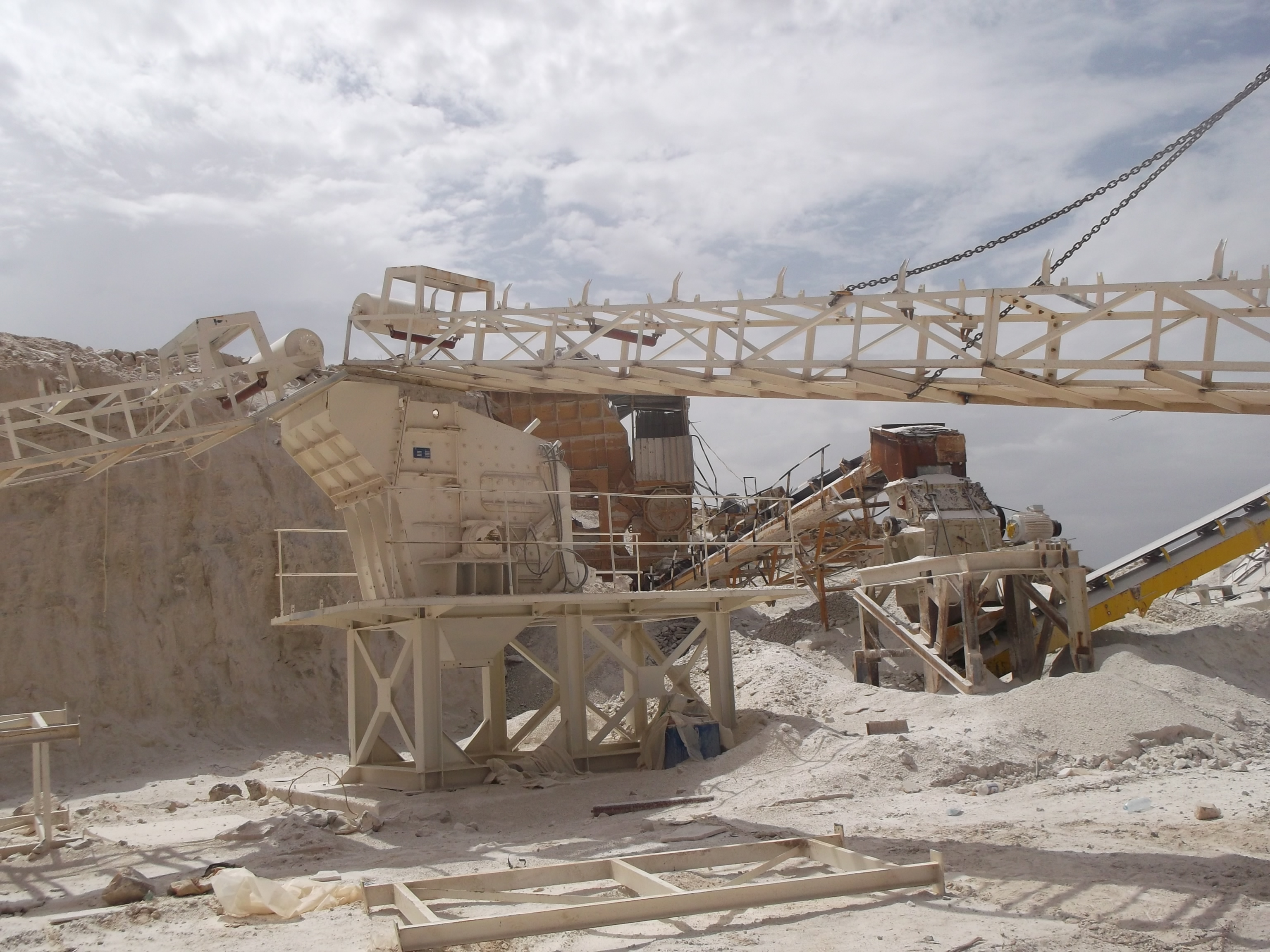 Stone grinding mill used in a stone crusher and grinding production line
