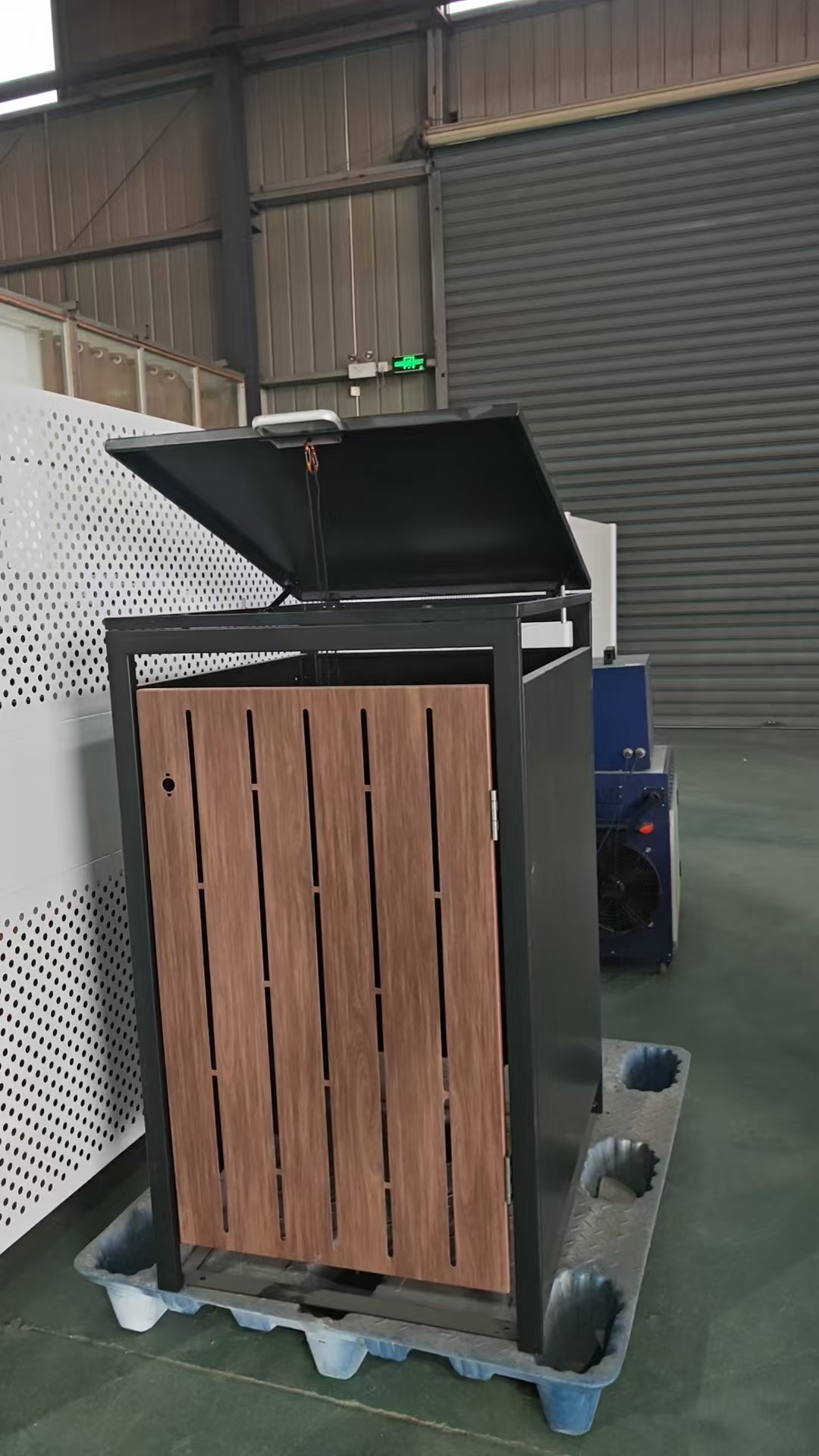 Single-door garbage bin
