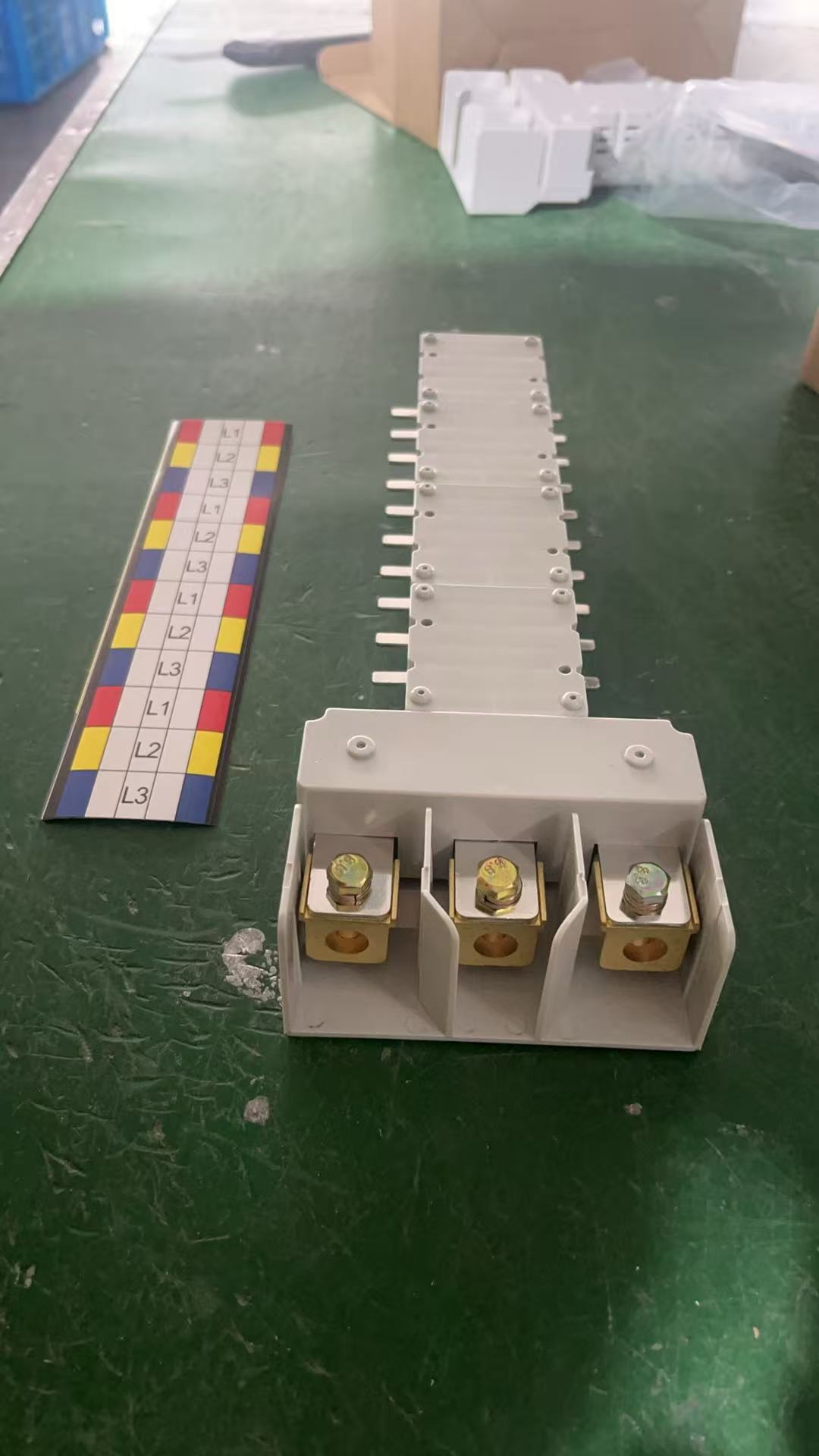 Terminal block hardware used in modular pan assembly busbar construction