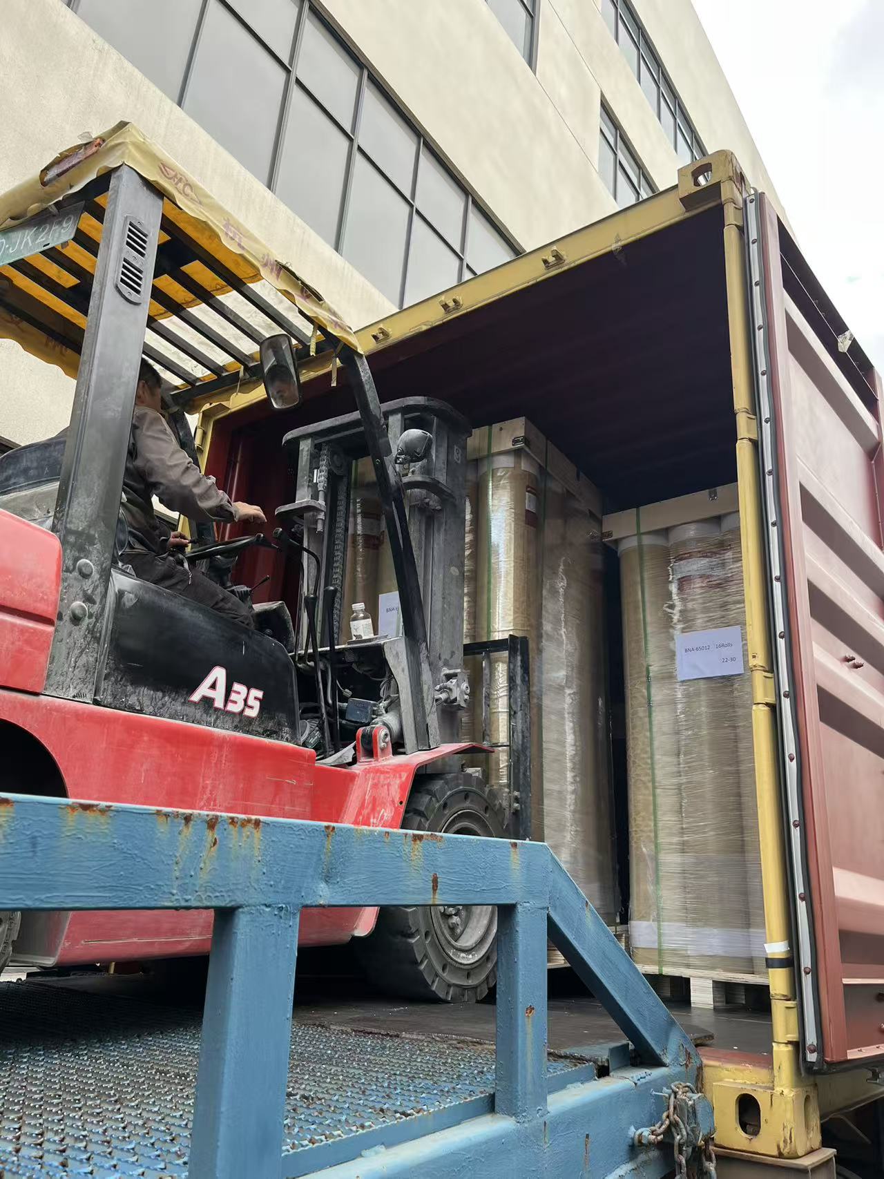 Factory inspection of PVC flooring rolls before shipping, CTA for sample or quote request