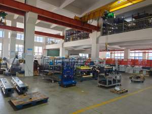 Large-scale assembly workshop with overhead cranes, supporting production of customized large-scale production lines.
