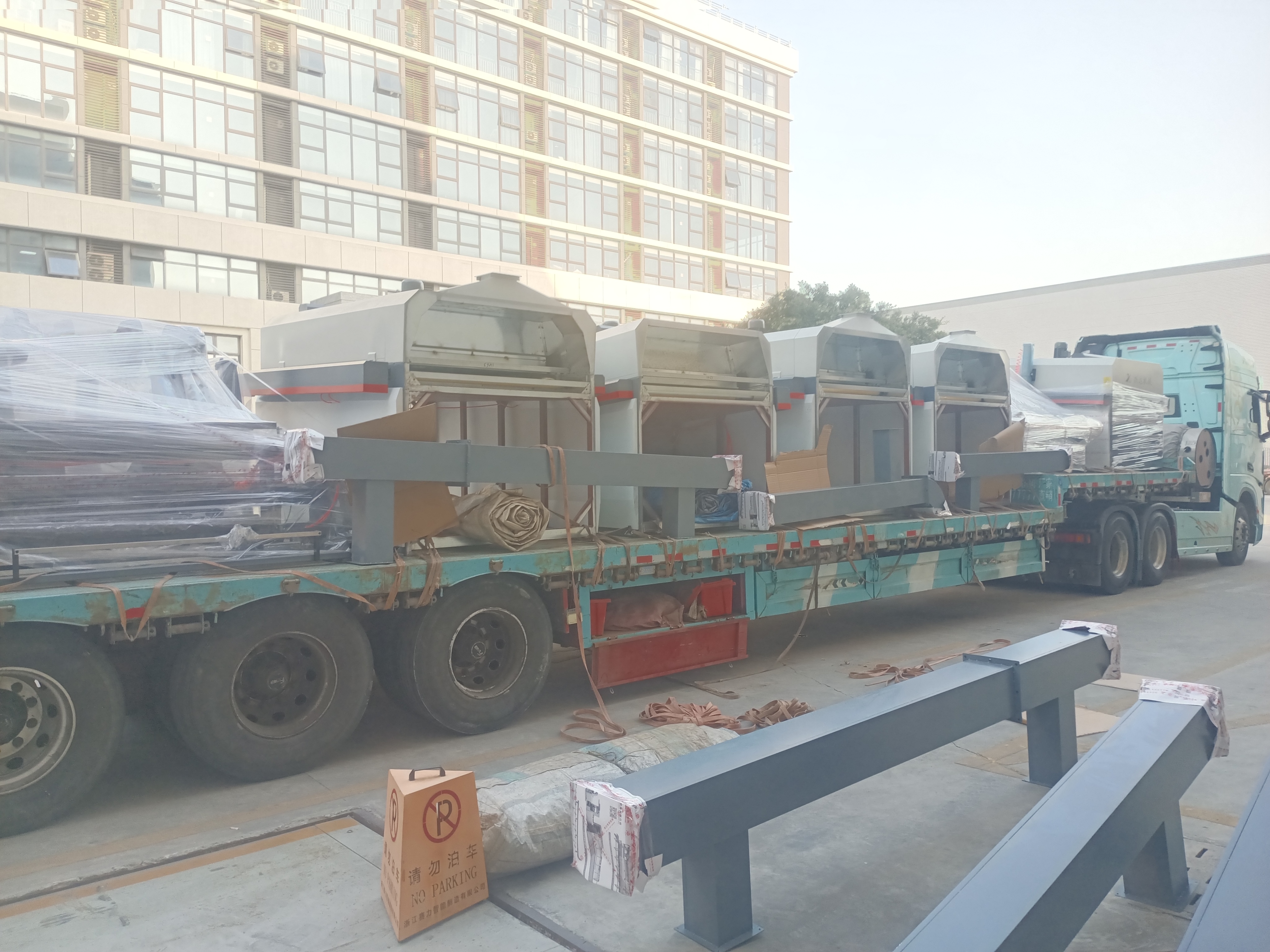 Gantry-type metalized paper laminating machine loaded on flatbed truck for export