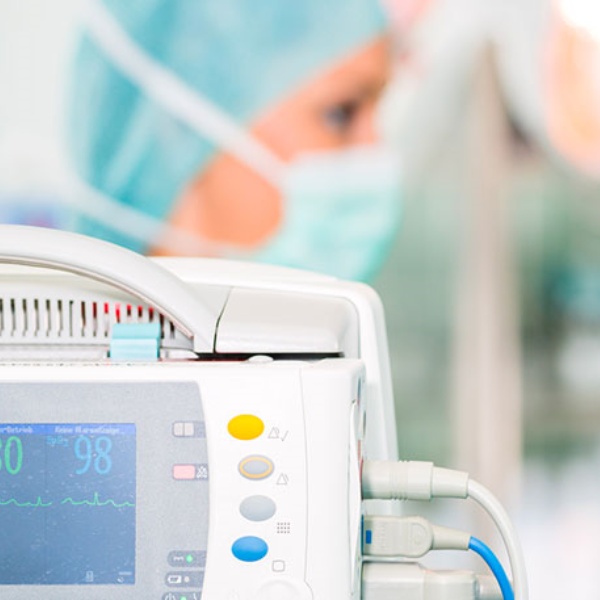 Medical patient monitor application with push pull connectors