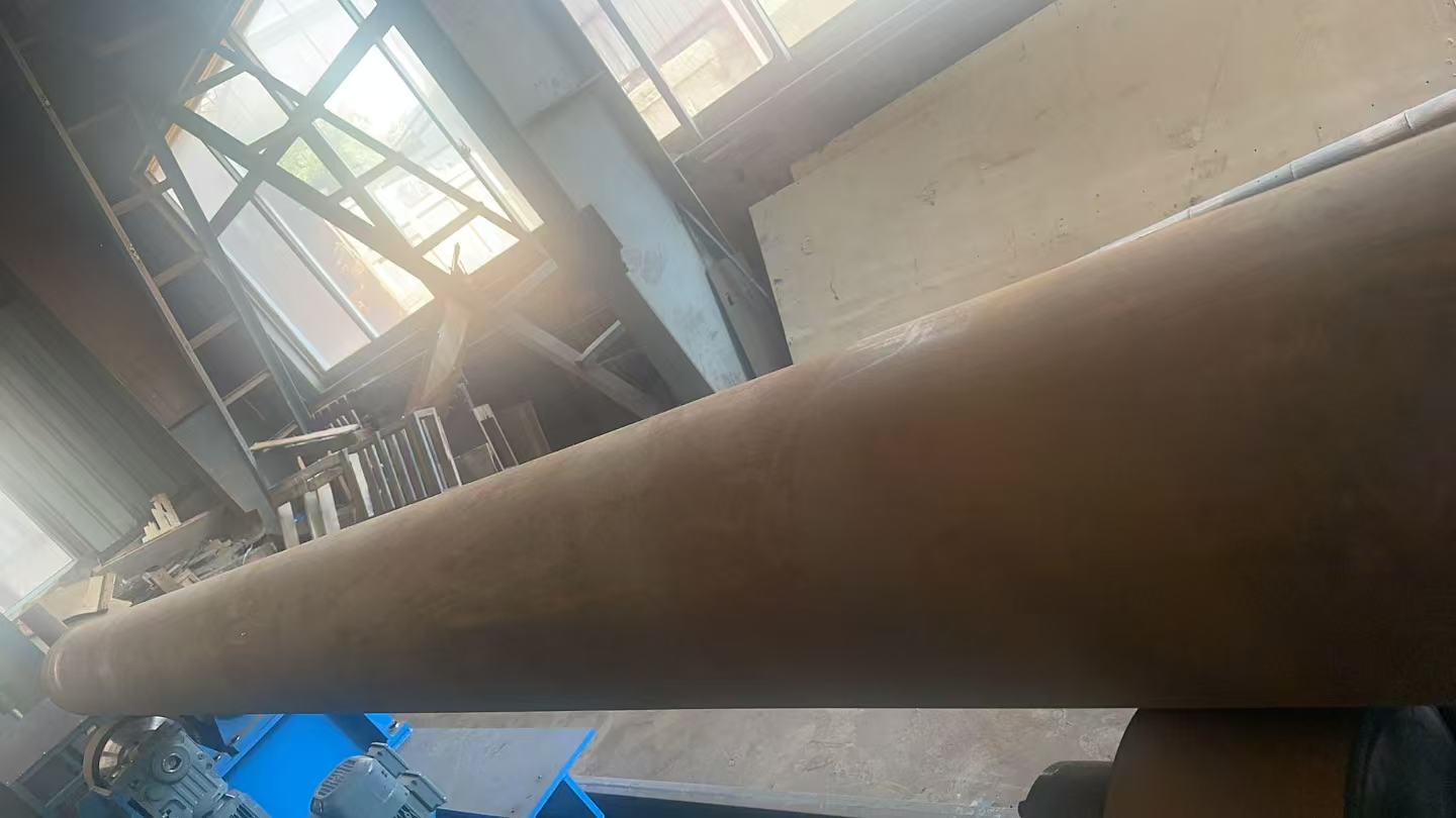 Steel pipe surface before grinding machine treatment