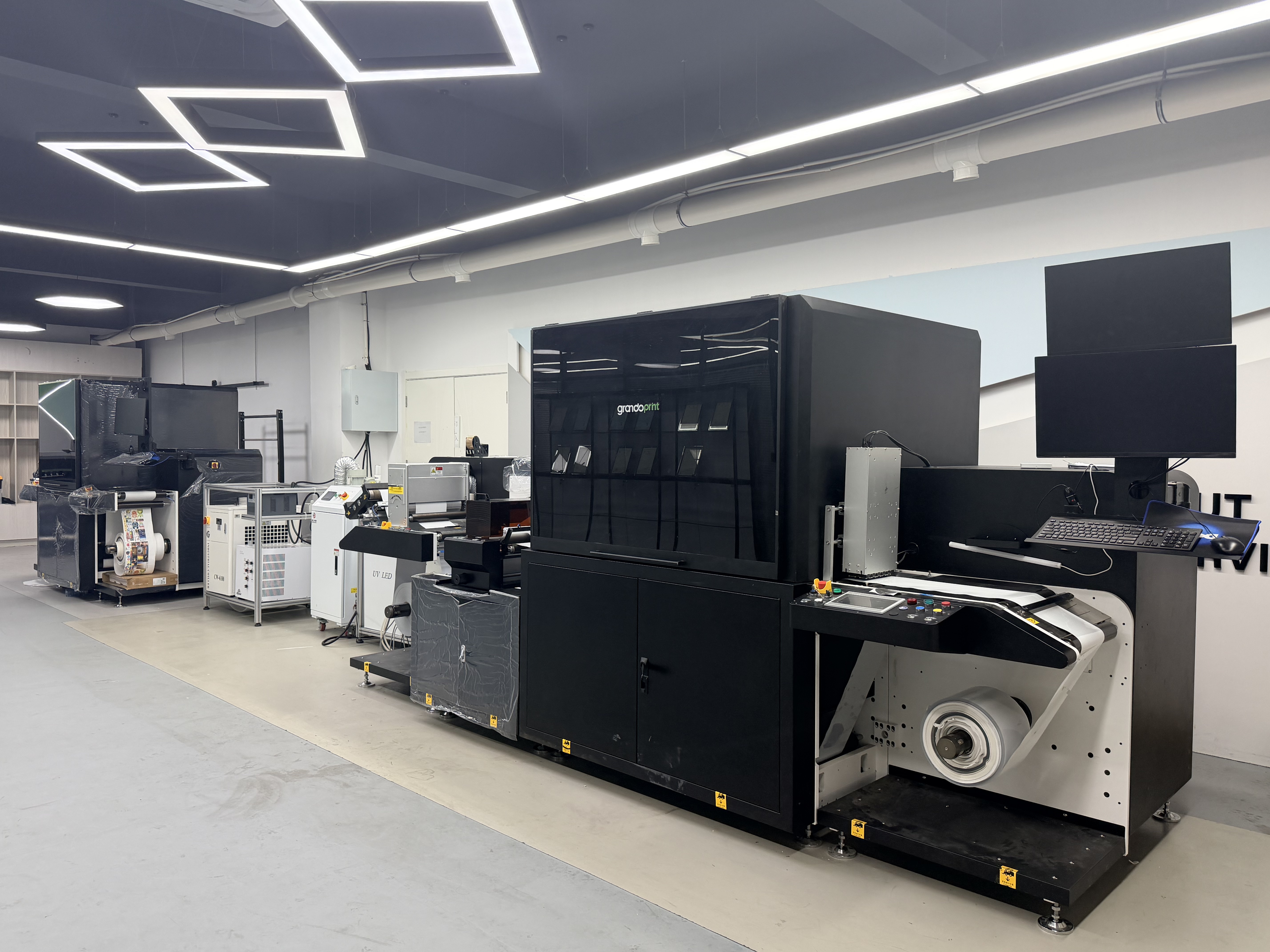 Grandoprint GR350S digital label printer in showroom