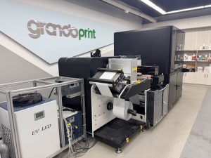 grando-gr350s-roll-to-roll-label-printer-showroom