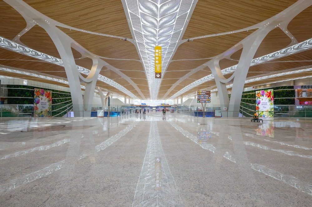 Marble slabs installation at Guangzhou Baiyun Airport