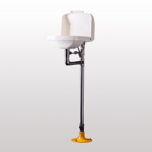 Vertical eyewash station with large flip cover