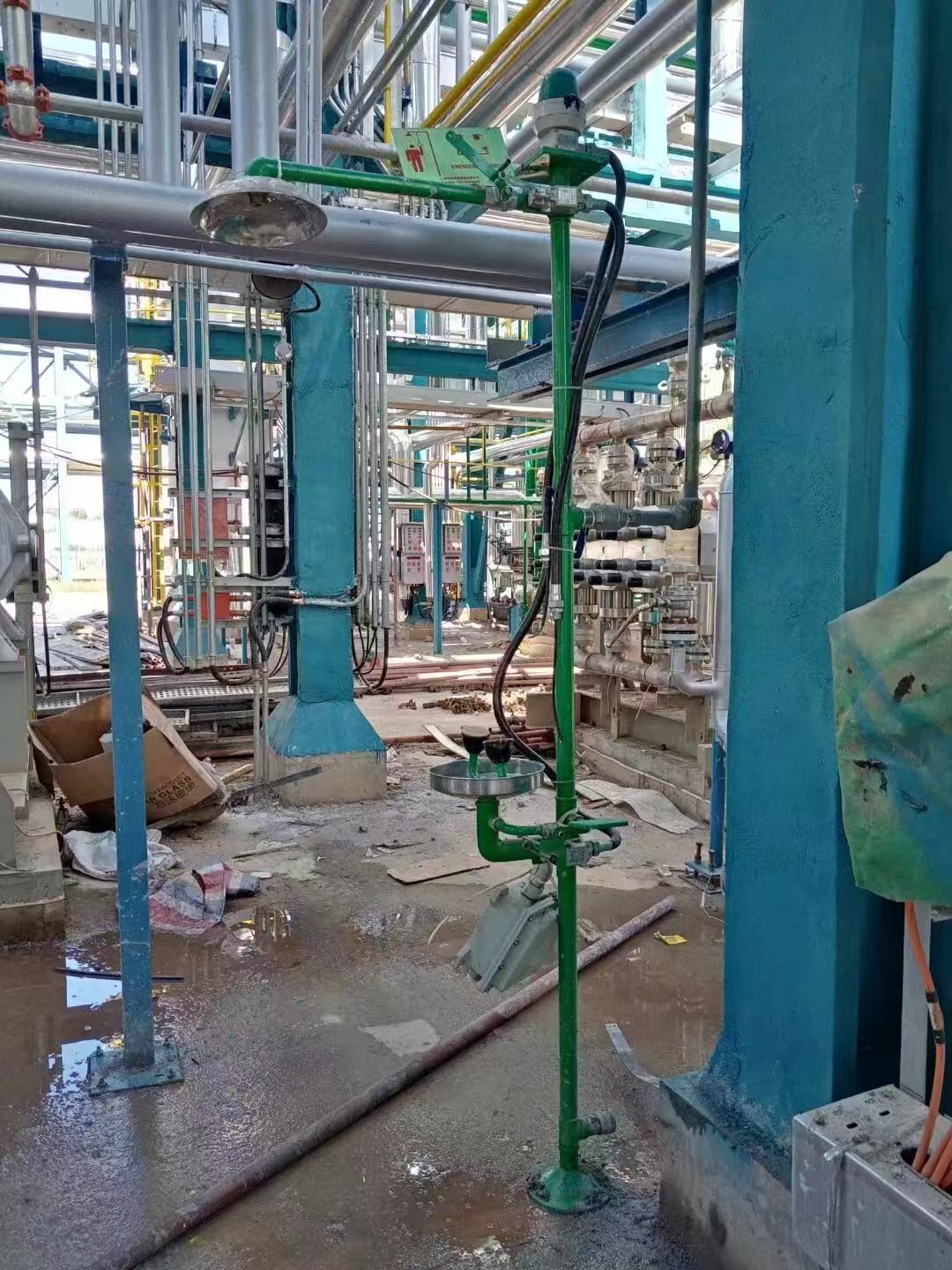 Combination emergency shower and eyewash unit installed for industrial decontamination