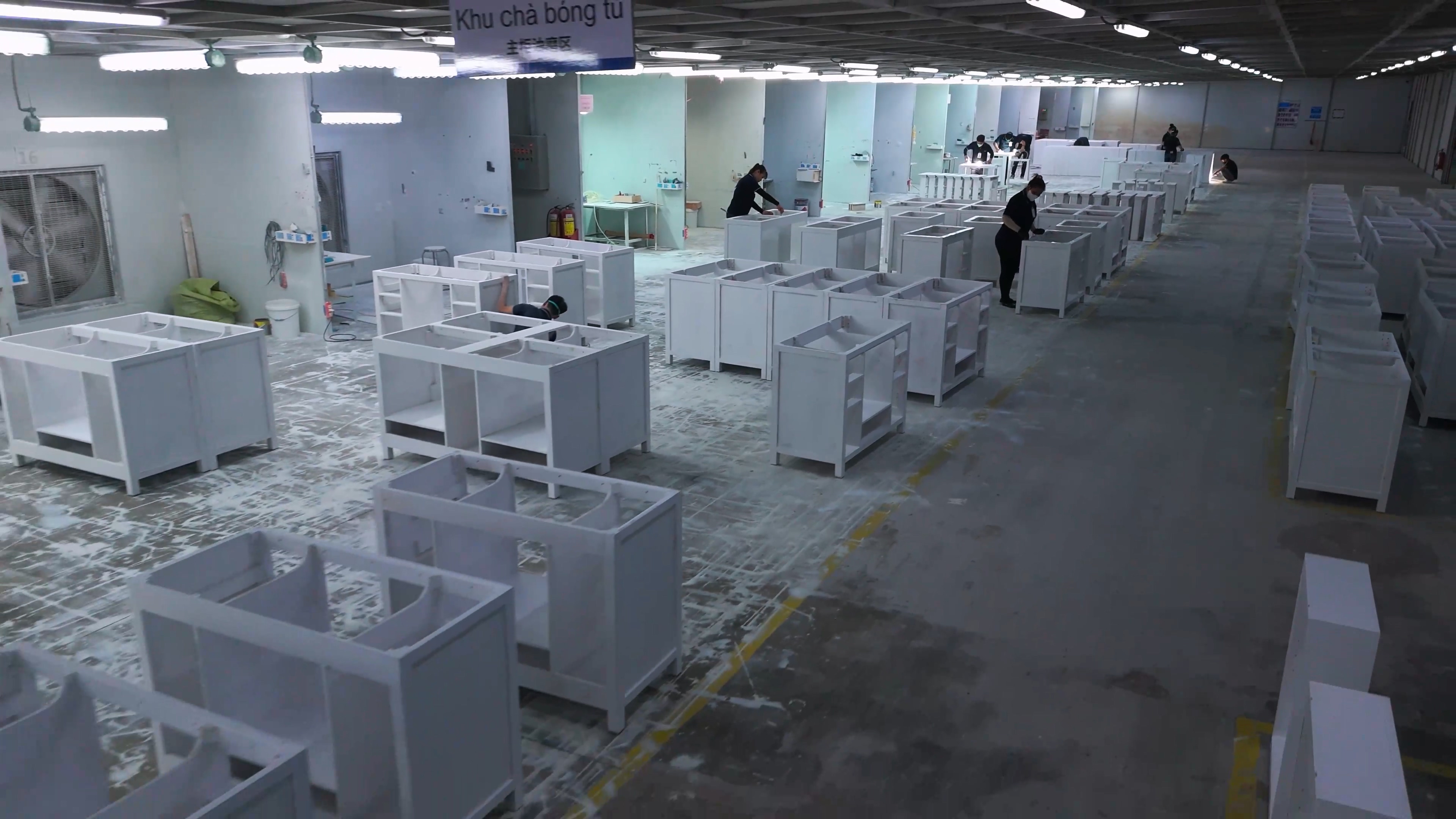 Dust-free spray booth workshop