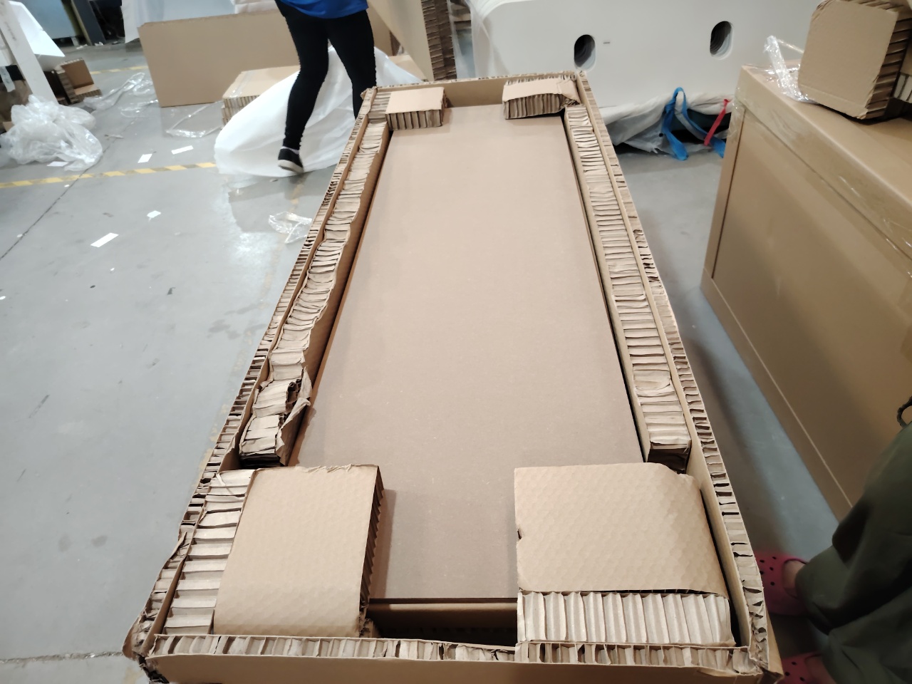 Reinforced packaging for shower door transport