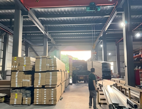 Nanbeiwang 10,000m² warehouse for honeycomb panel inventory