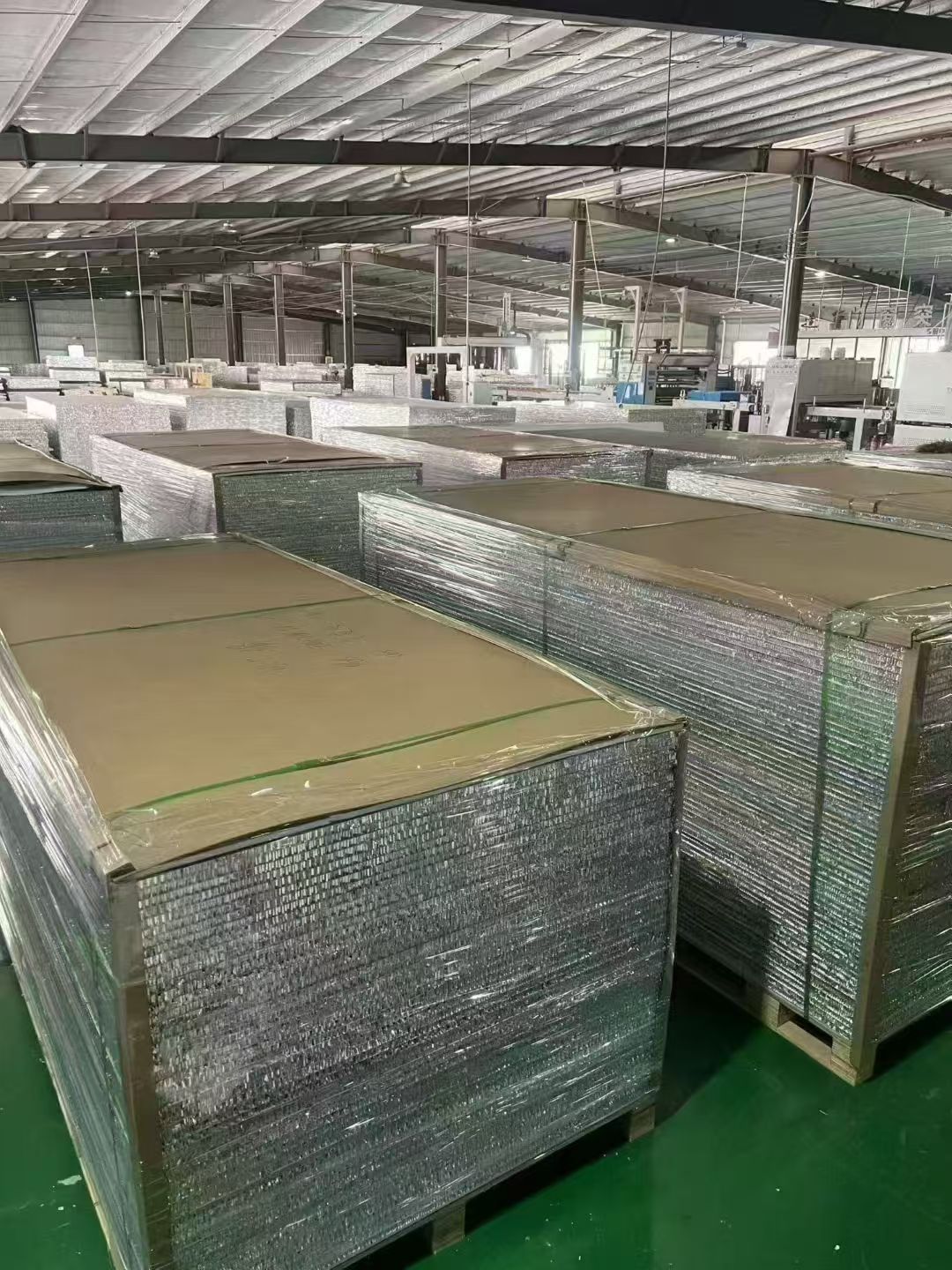 Industrial warehouse supporting bulk honeycomb panel supply and dispatch