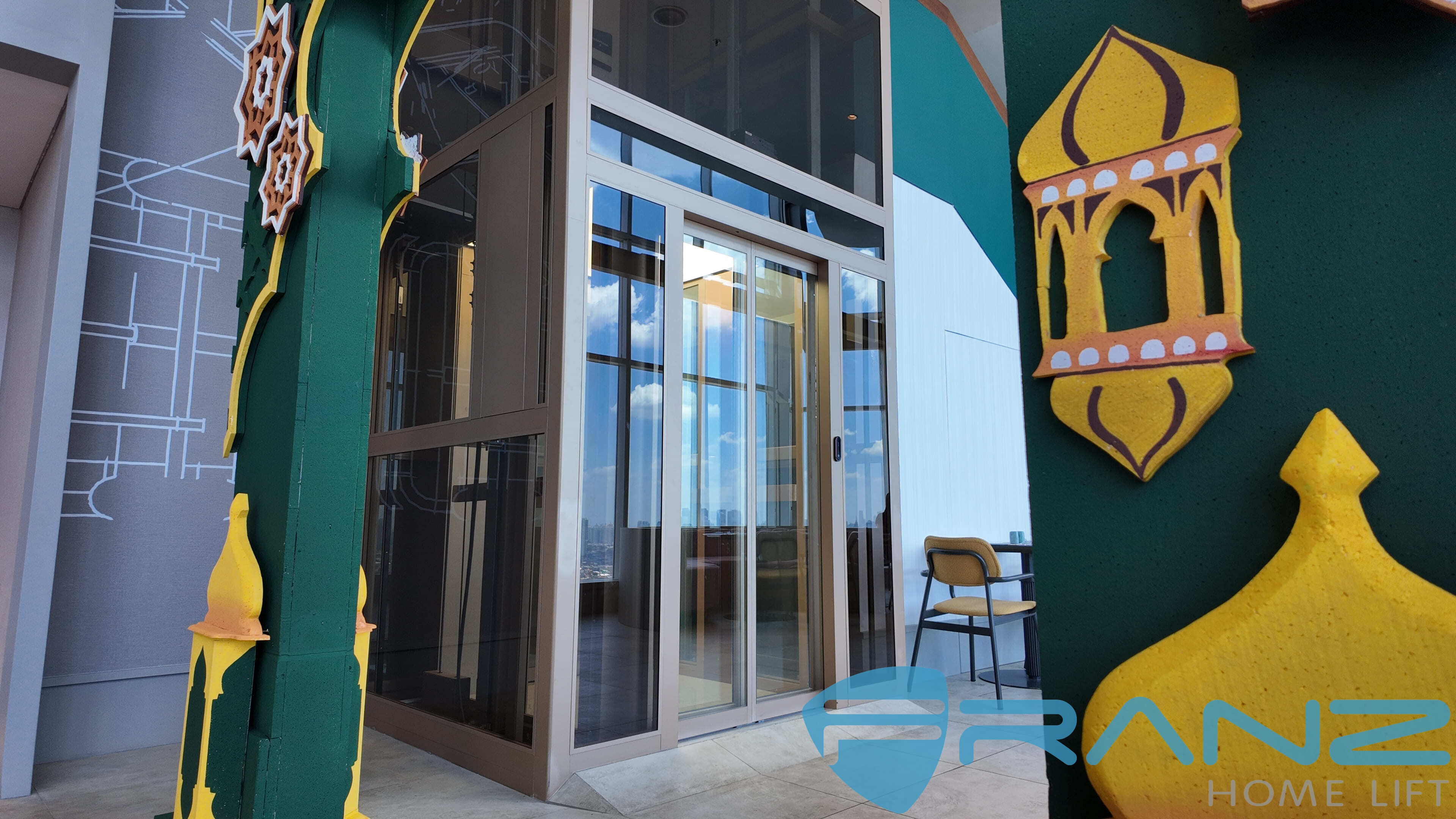 Panoramic FT/FJ glass lift installed in a multi-floor commercial building, showing the glass shaft and glass cabin construction