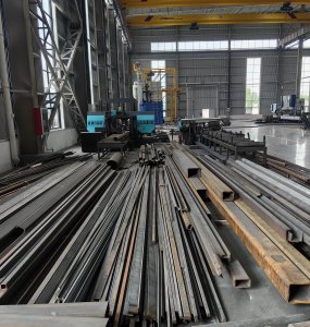 Sawing machine cutting material
