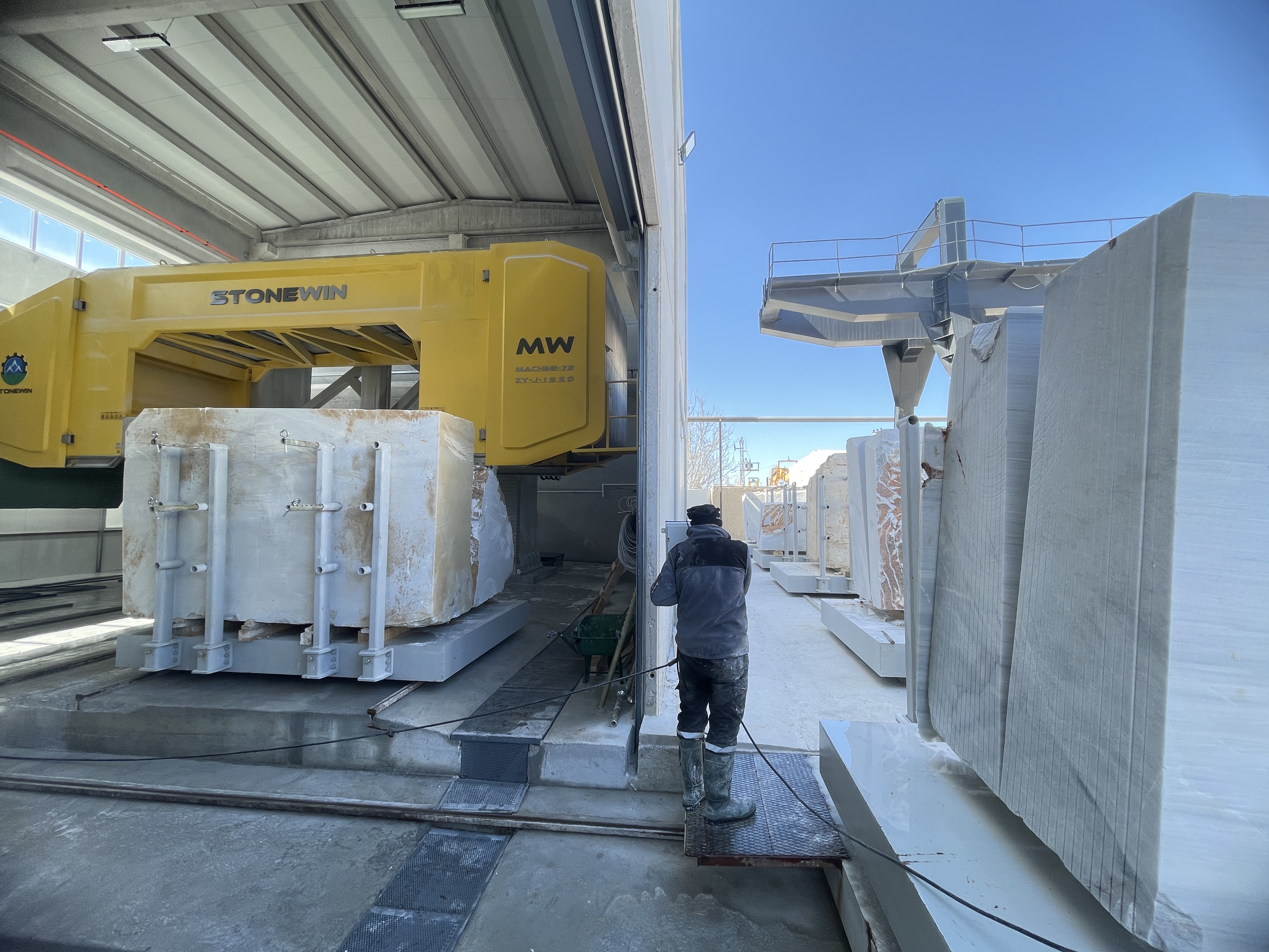 stonewin multi wire saw machine cutting natural stone slabs in processing plant